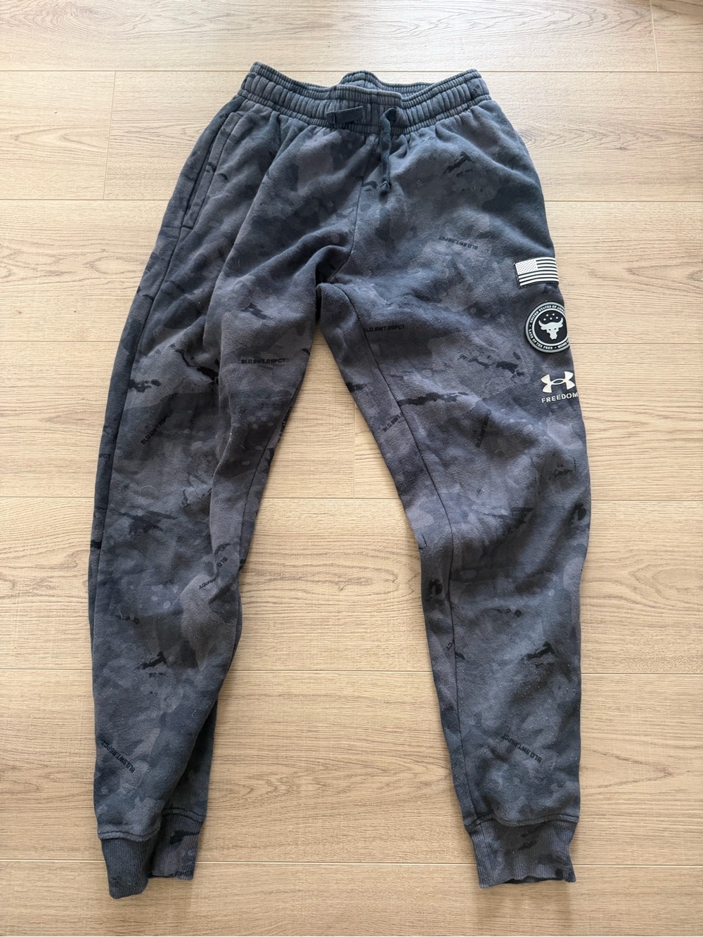 Under Armour Project Rock Men's Gray Black Camo Jogger Sweatpants